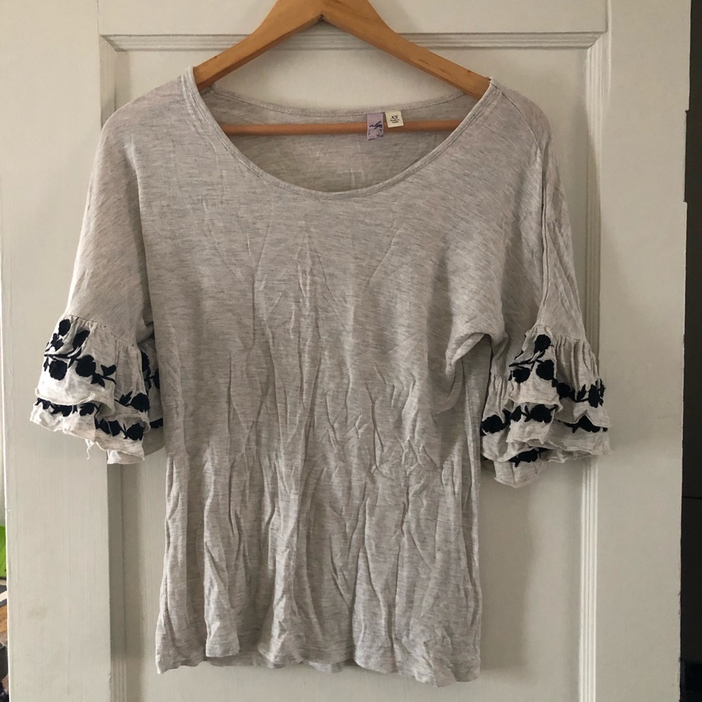 3/4 ruffled sleeve top w/ embroidery